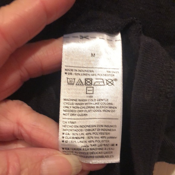 Old Navy - Maternity -Medium Top with keyhole front,full bodice & belled sleeves - Picture 4 of 4